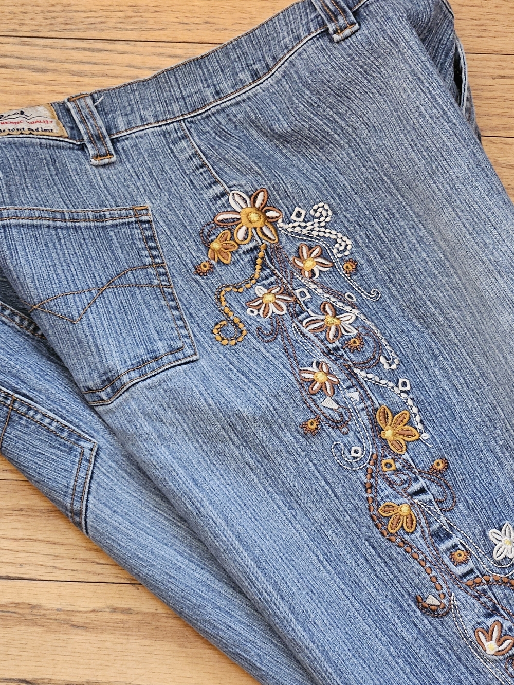 Clash Beautiful Embroidered Flare Jeans with Floral Detailing Sz 15